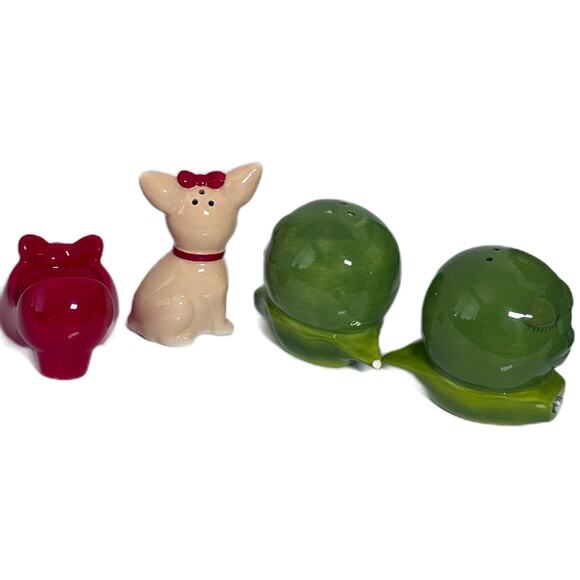 Lot 2 Attractives Magnetic Salt Pepper Shakers Chihuahua in Shoe - Peas in a Pod - Picture 4 of 11